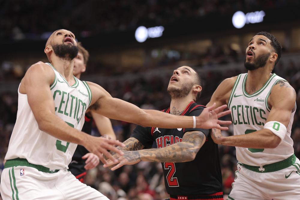 她也从中吸 她也从中吸