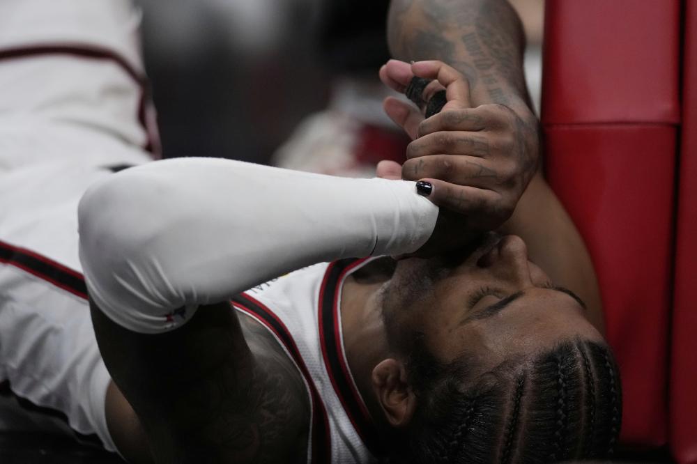 球迷分成两 球迷分成两